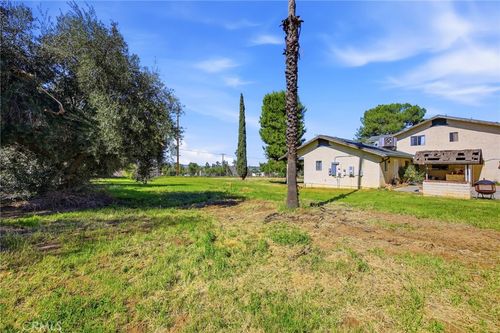 23270 Menifee Rd, Nuevo, CA, 92567-9562 | Card Image