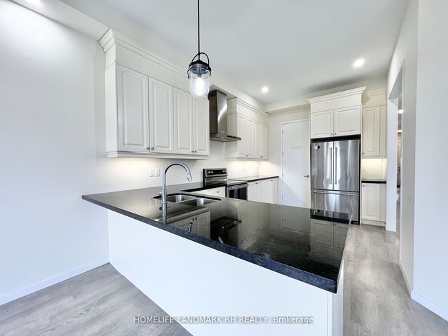 28 Elyse Crt, House attached with 4 bedrooms, 3 bathrooms and 2 parking in Aurora ON | Image 12