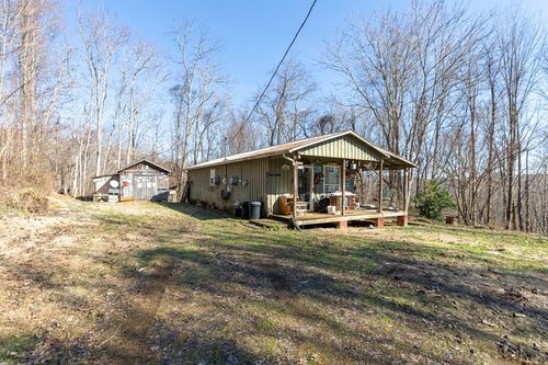 224 Golden Ln, Celina, TN, 38551-5306 | Card Image