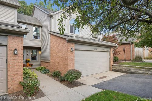 852 Woodridge Hills Dr, Brighton, MI, 48116-2402 | Card Image