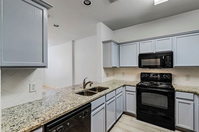 2740 Olympic Park Dr, Townhouse with 2 bedrooms, 3 bathrooms and null parking in Grand Prairie TX | Image 10