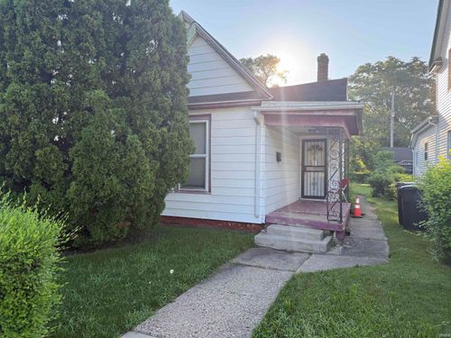 218 Sadie Street, South Bend, IN, 46628-2031 | Card Image