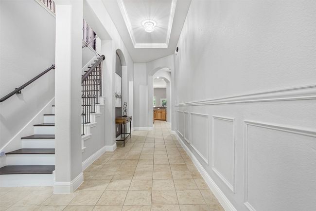 Corridor with arched walkways and stairway | Image 12