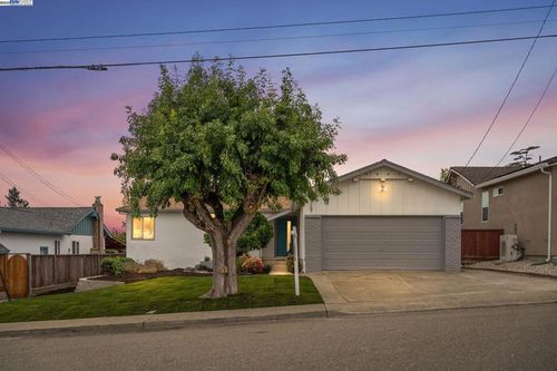 19267 Gliddon St, Castro Valley, CA, 94546-3632 | Card Image