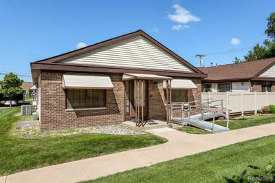 40868 Newport Drive, Condo with 2 bedrooms, 2 bathrooms and null parking in Plymouth Twp MI | Image 3