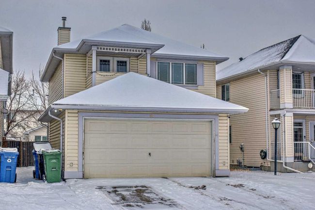 121 Coral Reef Close Ne, Home with 4 bedrooms, 3 bathrooms and 4 parking in Calgary AB | Image 1