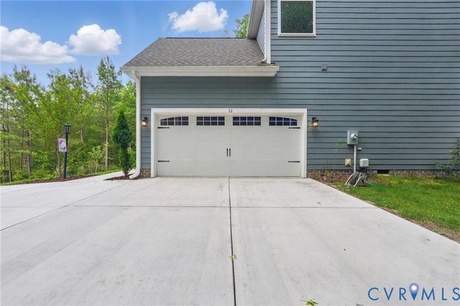 Driveway and attached 2 car side load garage | Image 42