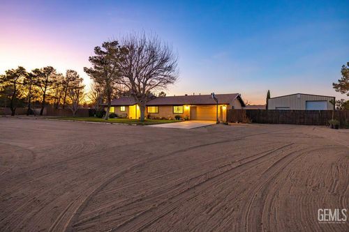 8155 W Avenue E, Lancaster, CA, 93536-8789 | Card Image