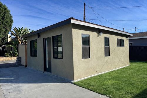 551 W Crescent Dr, Azusa, CA, 91702-2328 | Card Image