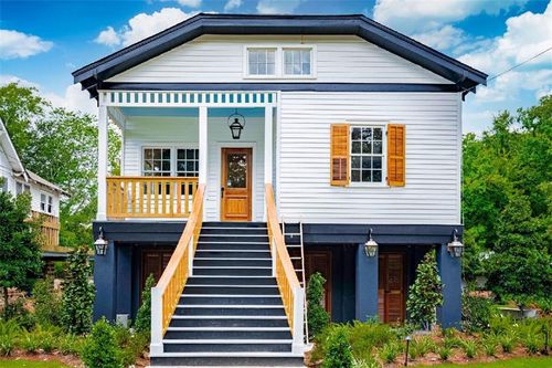 220 Girod St, Mandeville, LA, 70448-5811 | Card Image