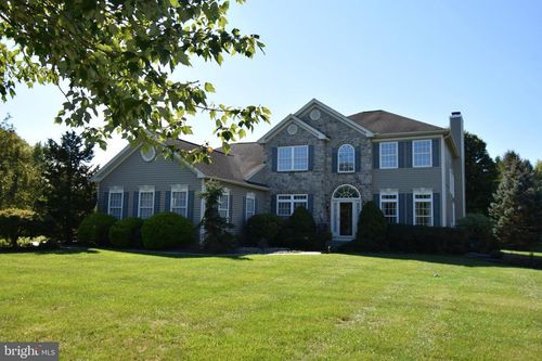 5 Cog Cir, Easton, PA, 18045-6126 | Card Image
