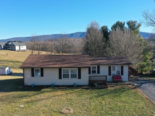 13 Indian Ridge Rd, GREENVILLE, VA, 24440-1753 | Card Image