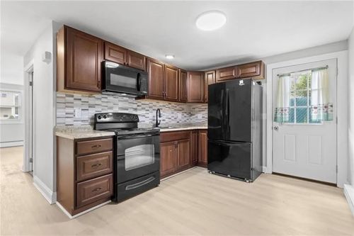 30 Victoria St, Providence, RI, 02909-3932 | Card Image