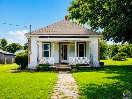 830 Locust St, Nortonville, KS, 66060-4930 | Card Image