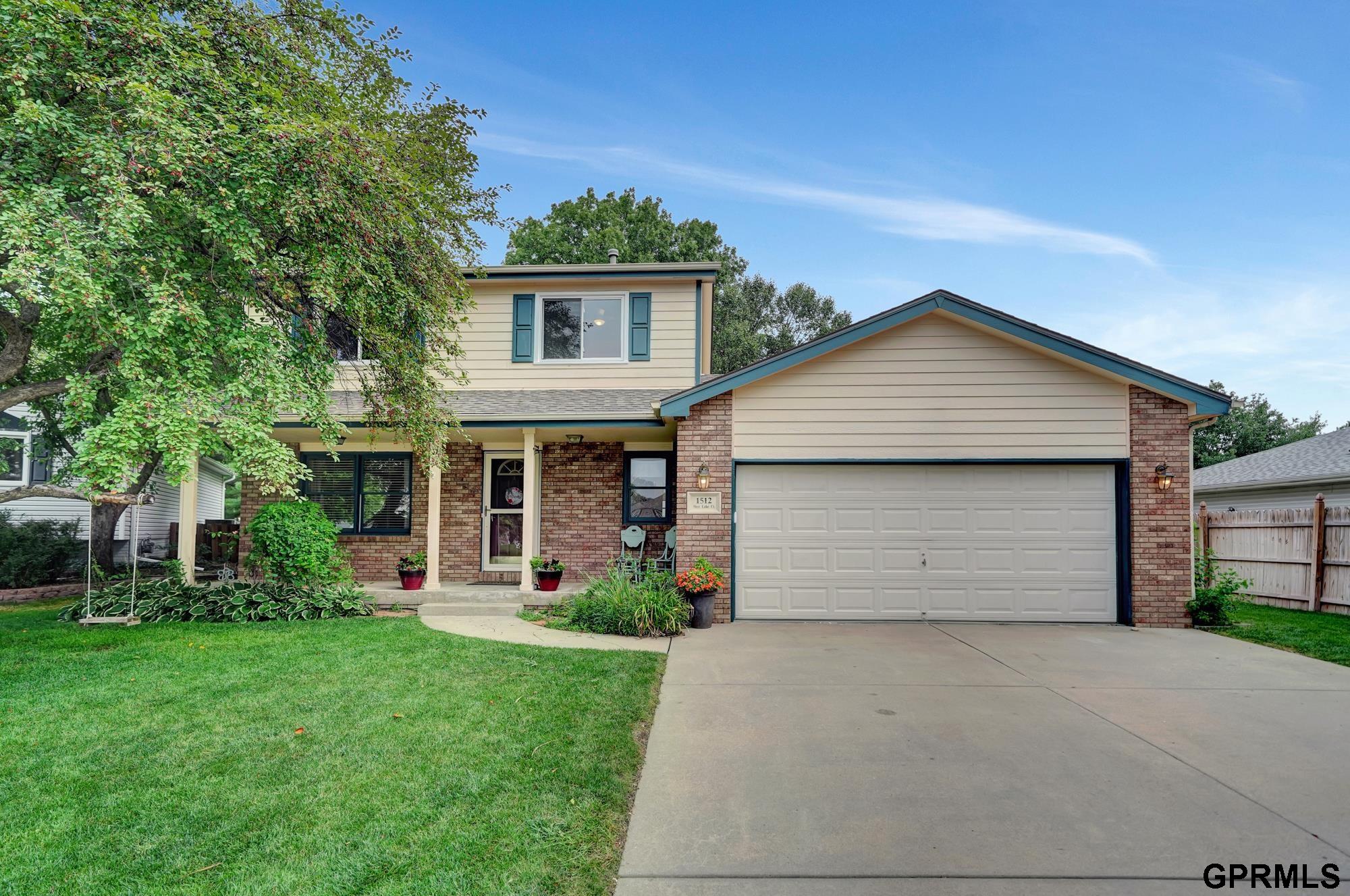 Lake Ct, Lincoln, NE 68522
