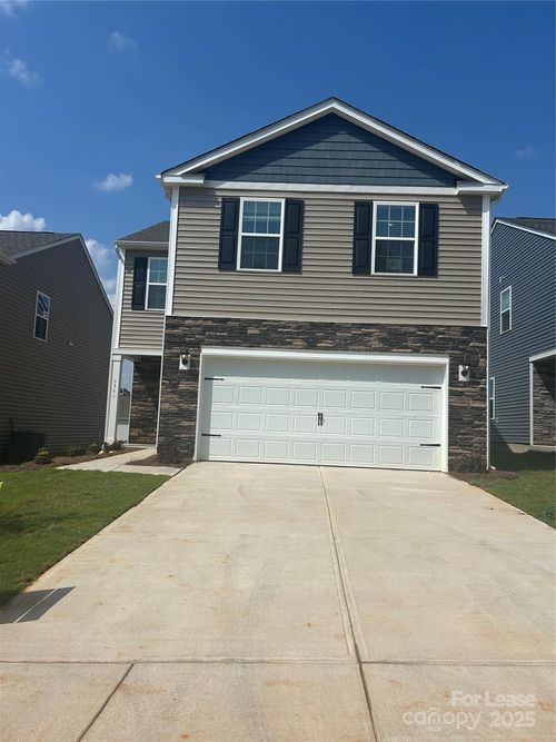 1351 37th Avenue Ln Ne, Hickory, NC, 28601-9692 | Card Image