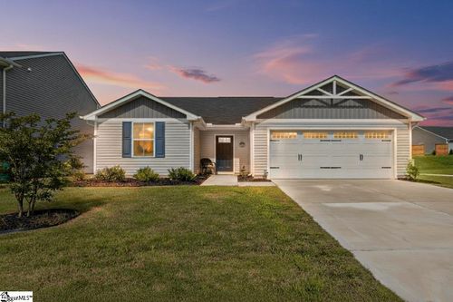 124 Highland Station Dr, Clinton, SC, 29325-4995 | Card Image