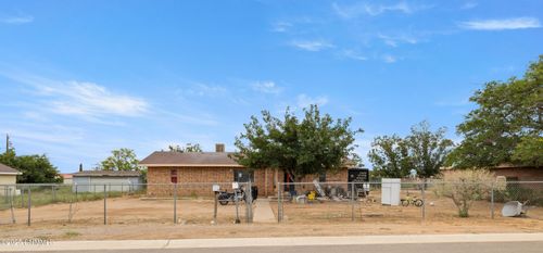 9229 Higgins Ln, Las Cruces, NM, 88011-6644 | Card Image