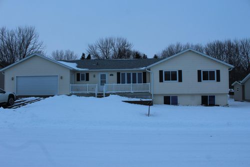 420 9th St E, Hector, MN, 55342-1069 | Card Image