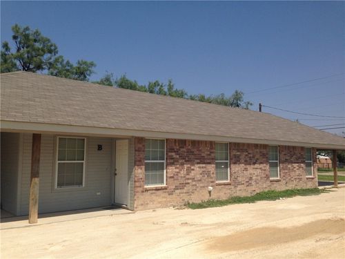 unit-b-138 Nolan St, Tye, TX, 79563-2332 | Card Image