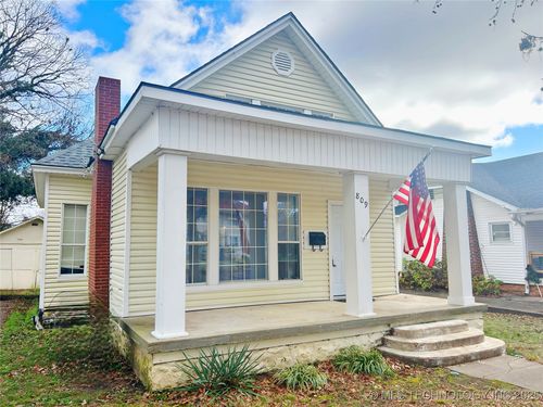809 Grand Ave, Okmulgee, OK, 74447-2715 | Card Image
