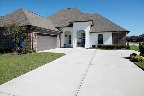 100 Kingswood Ave, Thibodaux, LA, 70301-6056 | Card Image