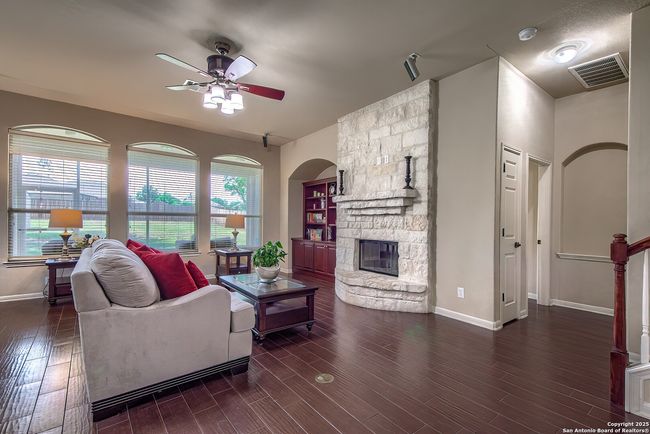 1009 Oak Rdg, House other with 4 bedrooms, 3 bathrooms and null parking in Schertz TX | Image 9
