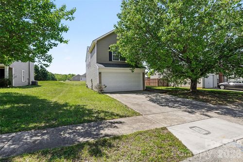 8207 Belmont Stables Dr, Charlotte, NC, 28216-7748 | Card Image