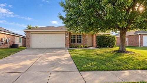 613 Redwing Dr, Saginaw, TX, 76131-2906 | Card Image