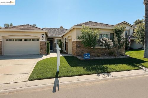 2072 Bridgeport Loop, Discovery Bay, CA, 94505-2309 | Card Image