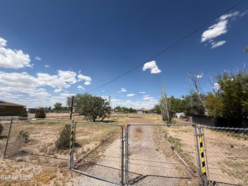 525 Borrego Rd, San Elizario, TX, 79849-7308 | Card Image