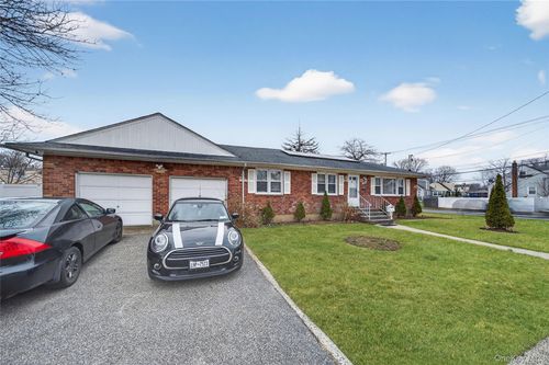 650 Northern Pkwy, Uniondale, NY, 11553-3522 | Card Image