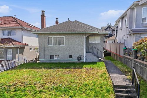 3090 Kitchener Street, Vancouver, BC, V5K3E7 | Card Image