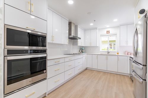 2-1233 W 16th St, North Vancouver, BC, V7P1R5 | Card Image