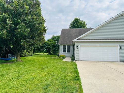 109 Labrador Ln, Downs, IL, 61736-9358 | Card Image