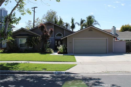 12181 Christy Ln, Rossmoor, CA, 90720-4611 | Card Image