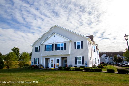 402 Commons Ln, Saugerties, NY, 12477-5244 | Card Image