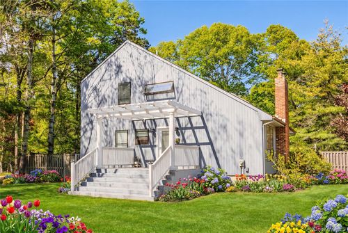 37 Blue Jay Way, East Hampton, NY, 11937-3274 | Card Image