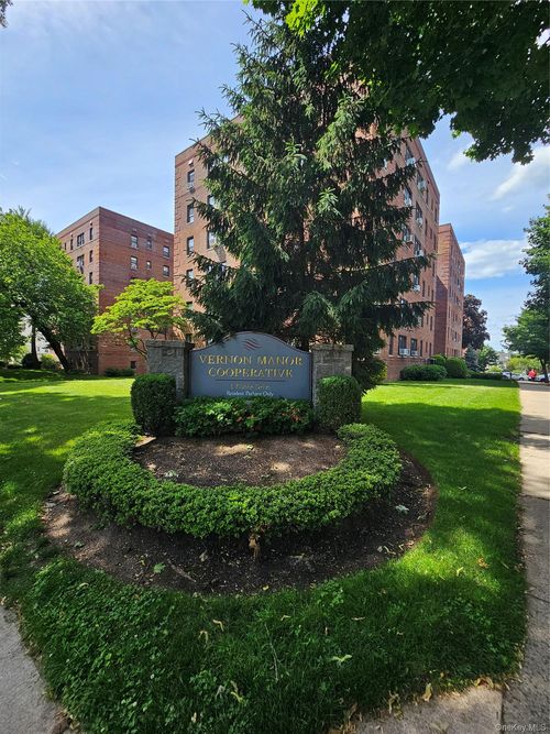 607-1 Fisher Dr, Mount Vernon, NY, 10552-3638 | Card Image