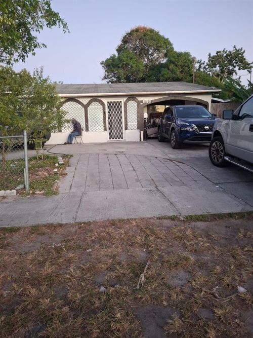 1944 Ne 2nd Ave, Pompano Beach, FL, 33060-5013 | Card Image