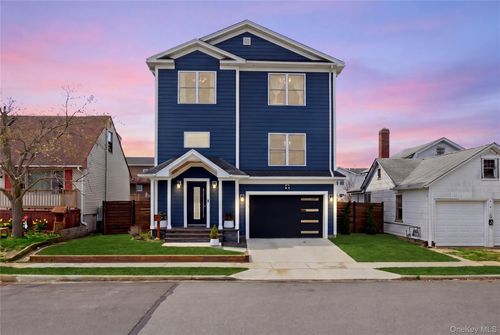 909 S 5th St, Lindenhurst, NY, 11757-5627 | Card Image