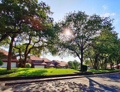 742 Oakwood Trl, Fort Worth, TX, 76112-1657 | Card Image