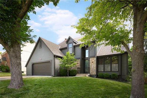 8027 Mullen Rd, Lenexa, KS, 66215-6017 | Card Image