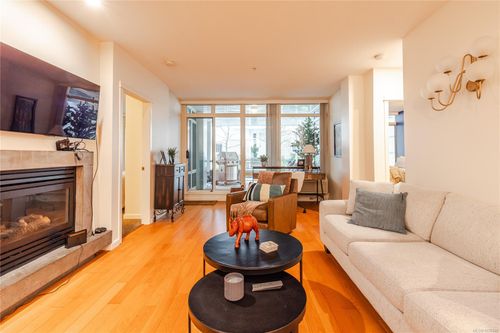 cy04-38 Front St, Nanaimo, BC, V9R0B8 | Card Image