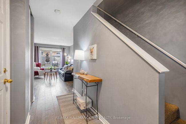 17 Michael Cres, House attached with 3 bedrooms, 2 bathrooms and 2 parking in Barrie ON | Image 5