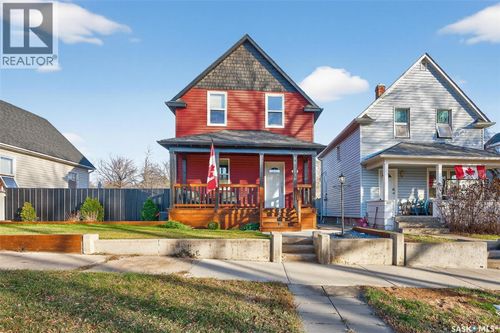 1129 3rd Ave Ne, Moose Jaw, SK, S6H1E9 | Card Image