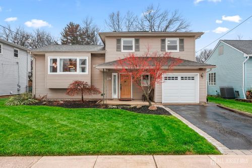 29 Hollywood Dr, Woodbridge, NJ, 07095-1915 | Card Image