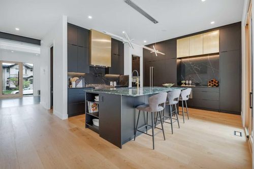 517 28 Ave Nw, Calgary, AB, T2M2K9 | Card Image