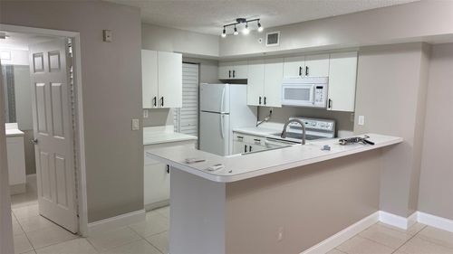 apt-112-2600 S University Dr, Davie, FL, 33328-1463 | Card Image