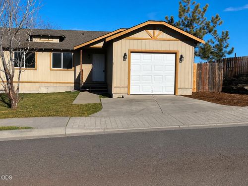 402 Se Carmen Way, Madras, OR, 97741 | Card Image
